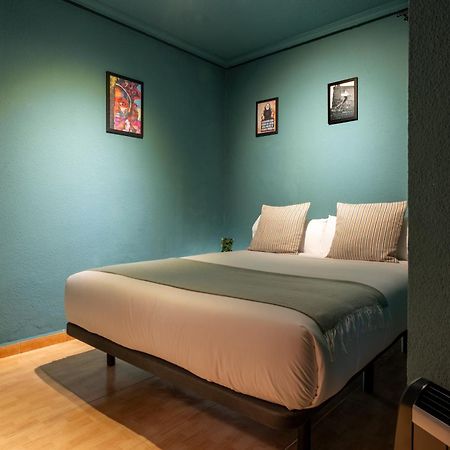 Ideal Hostel Мадрид Экстерьер фото