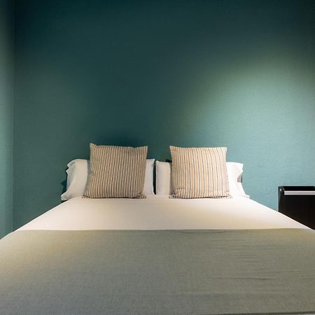 Ideal Hostel Мадрид Экстерьер фото