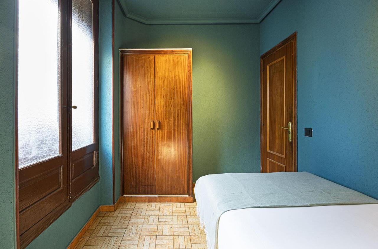 Ideal Hostel Мадрид Экстерьер фото