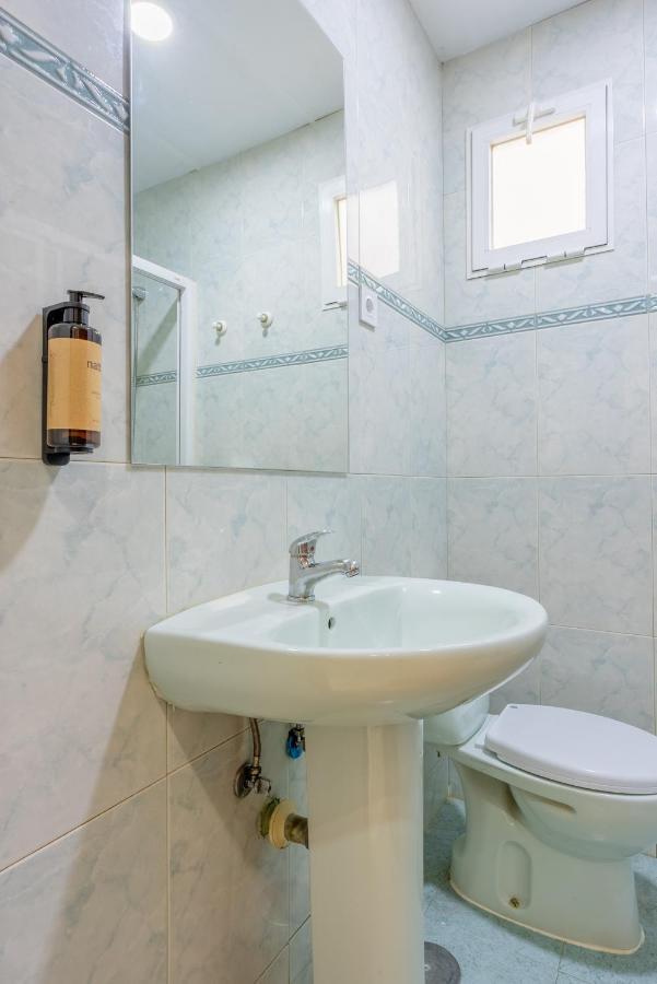 Ideal Hostel Мадрид Экстерьер фото