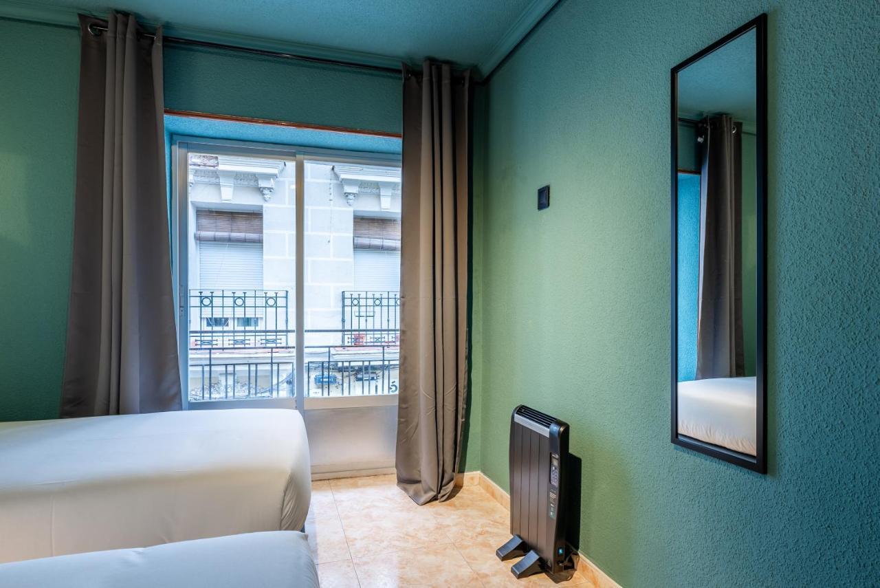 Ideal Hostel Мадрид Экстерьер фото