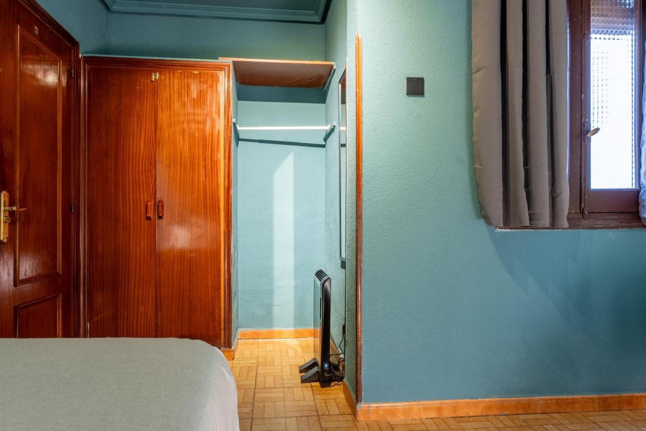 Ideal Hostel Мадрид Экстерьер фото