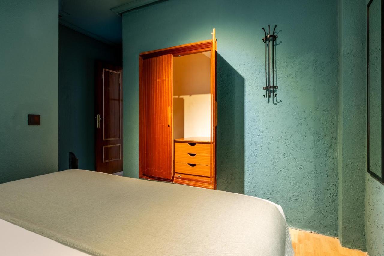 Ideal Hostel Мадрид Экстерьер фото