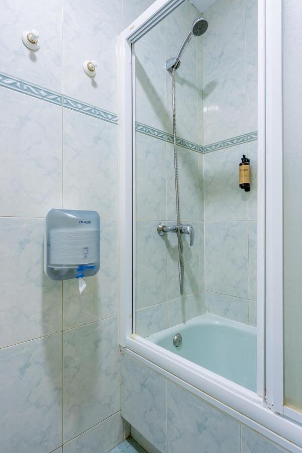 Ideal Hostel Мадрид Экстерьер фото