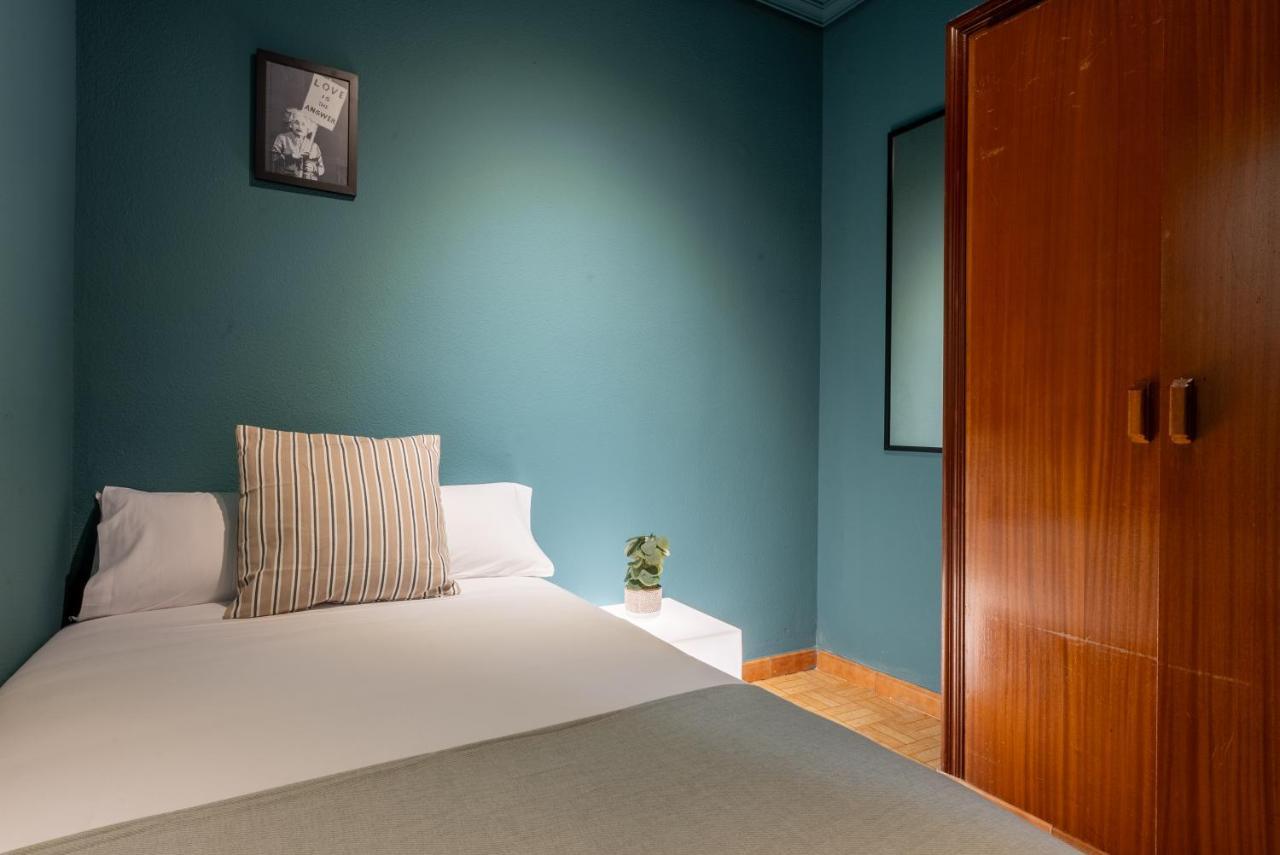 Ideal Hostel Мадрид Экстерьер фото
