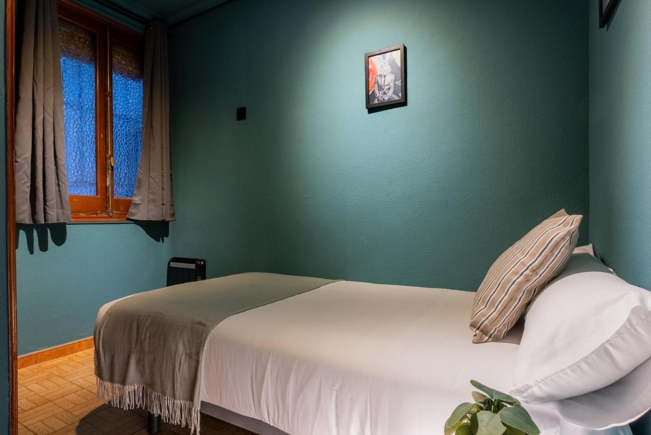 Ideal Hostel Мадрид Экстерьер фото