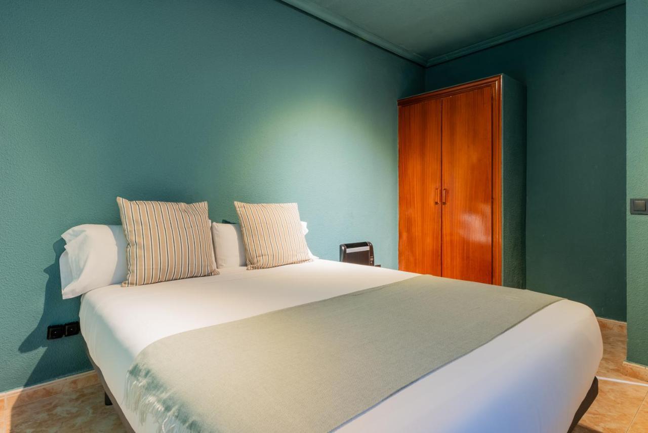 Ideal Hostel Мадрид Экстерьер фото