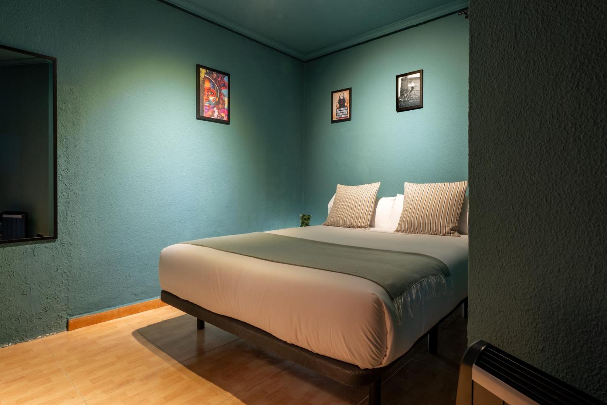 Ideal Hostel Мадрид Экстерьер фото